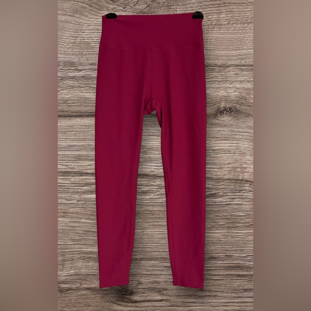 EUC Wilo The Label Base Ribbed Berry 7/8 Legging